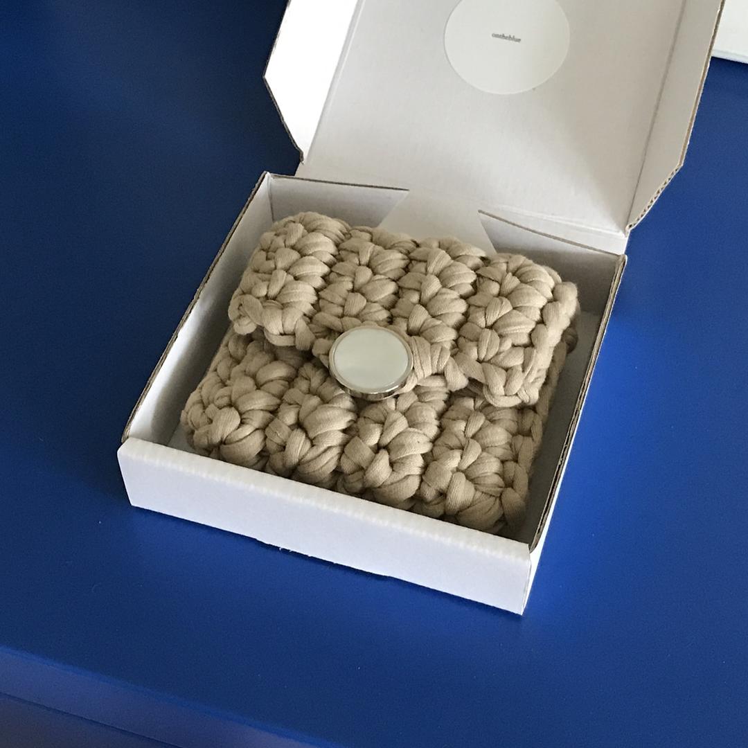 BUTTON CASE / oatmeal