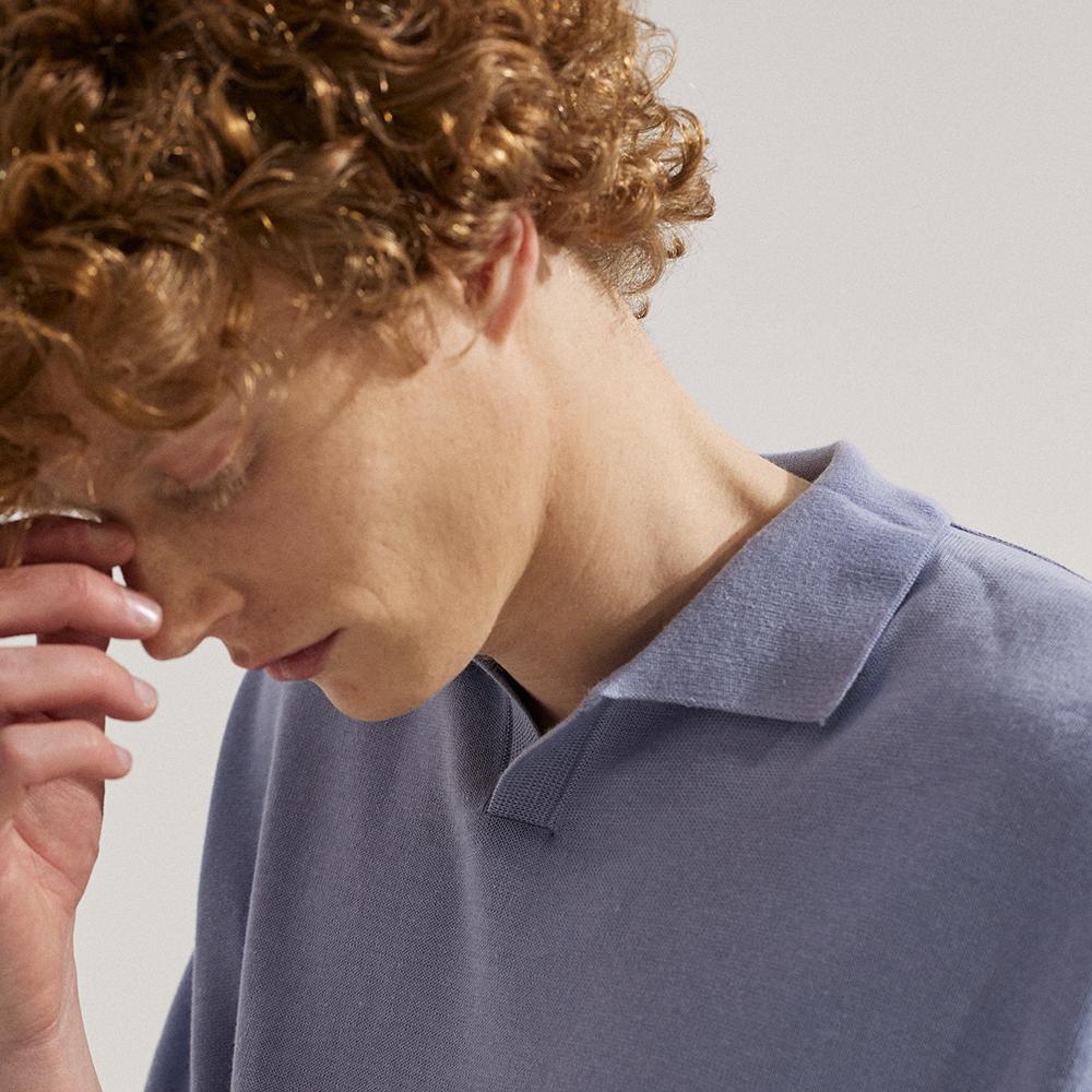 라이트 에어 하프 오픈카라 니트