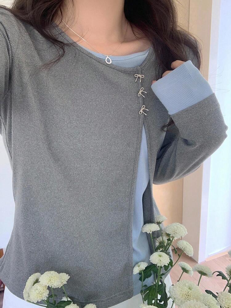 DAZY 여성용 대비 컬러 긴팔 2 in 1 비스듬한 칼라 라운드 넥 나비 티셔츠, 가을 의류