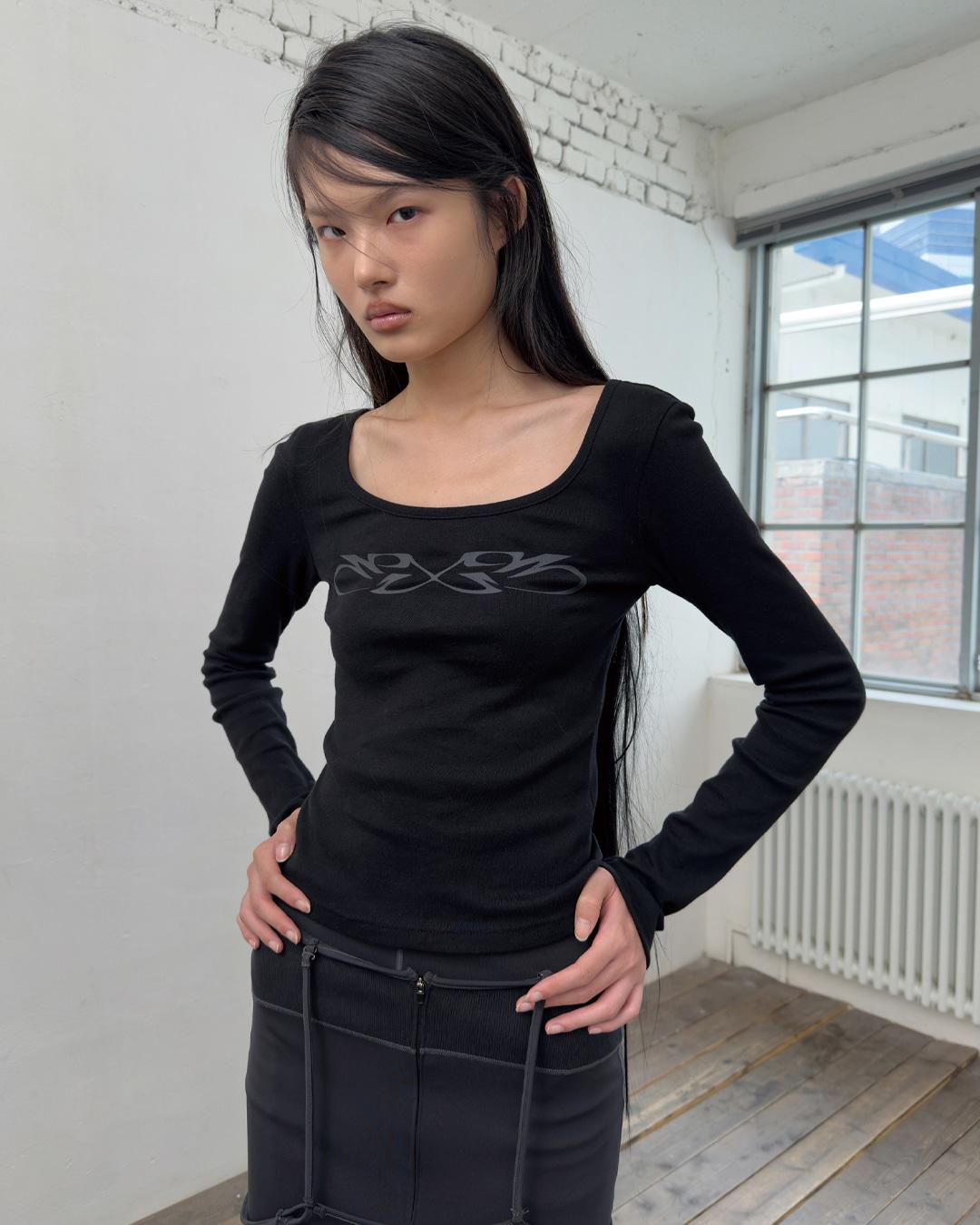 GRAPHIC U-NECK LONG SLEEVE T-SHIRT-BLACK
