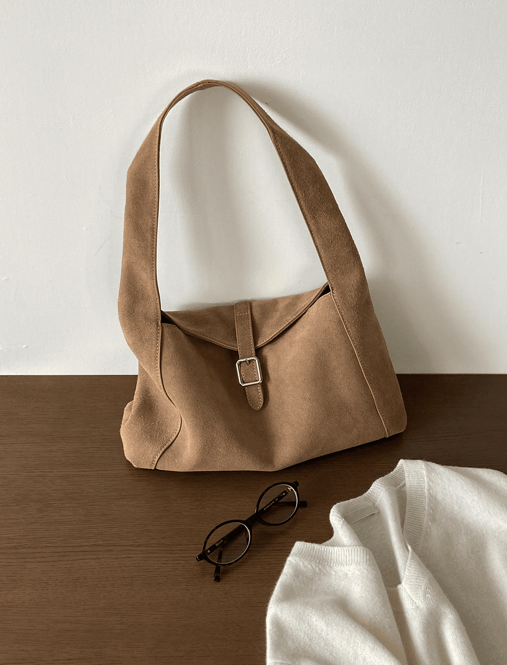 노아 버클 스웨이드 레더 백 (4c)