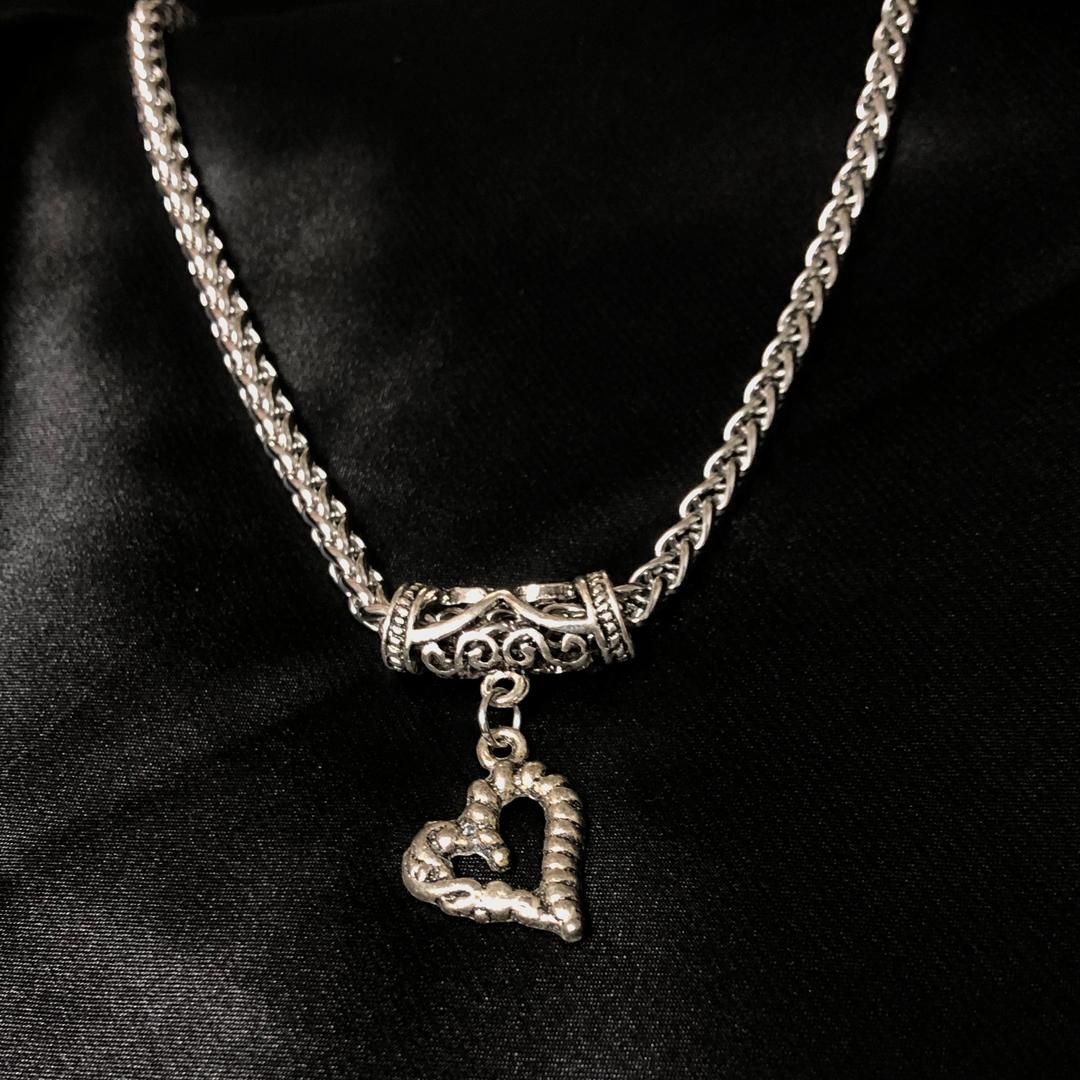 *oriental heart necklace*