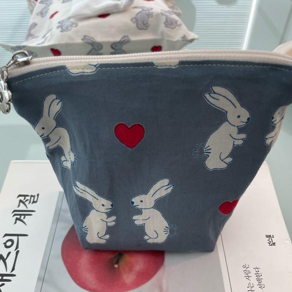Atto Pouch - rabbit blue