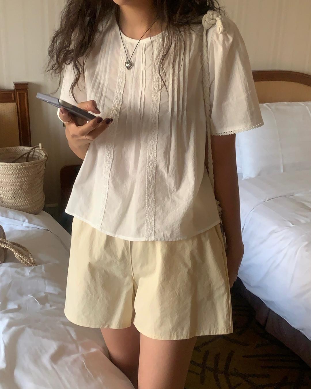 레이첼 블라우스 (2color) (4/23까지 5%할인)