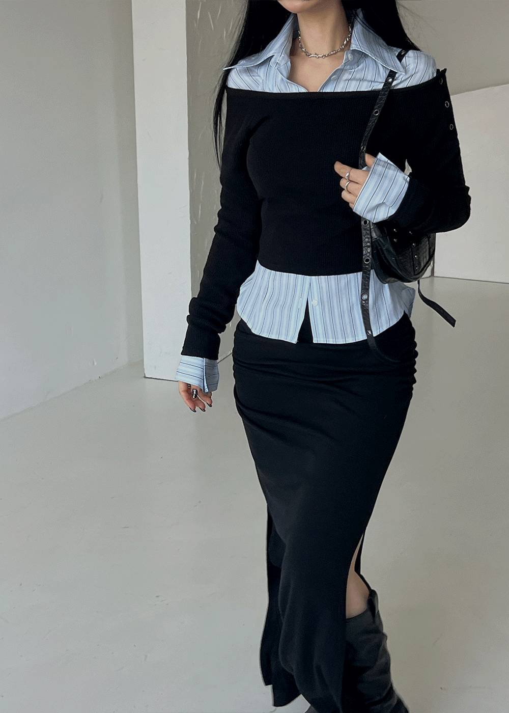 배즈 백리스 홀 버튼 오프숄더 티셔츠 3color