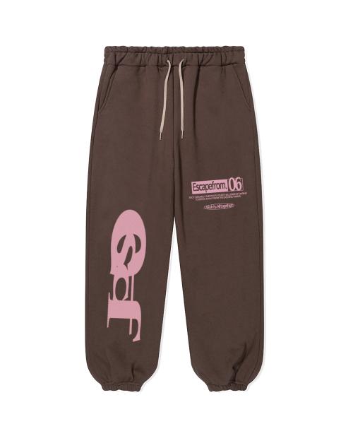 ESCF 로고 콜라주 프린트 조거팬츠 브라운