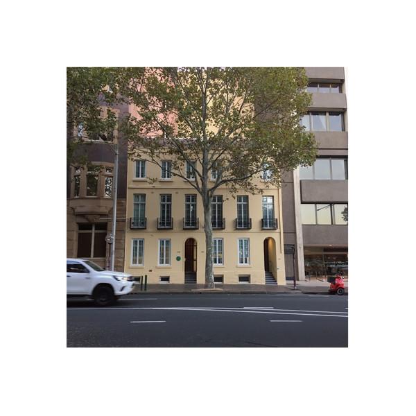 Yellow house! [square]