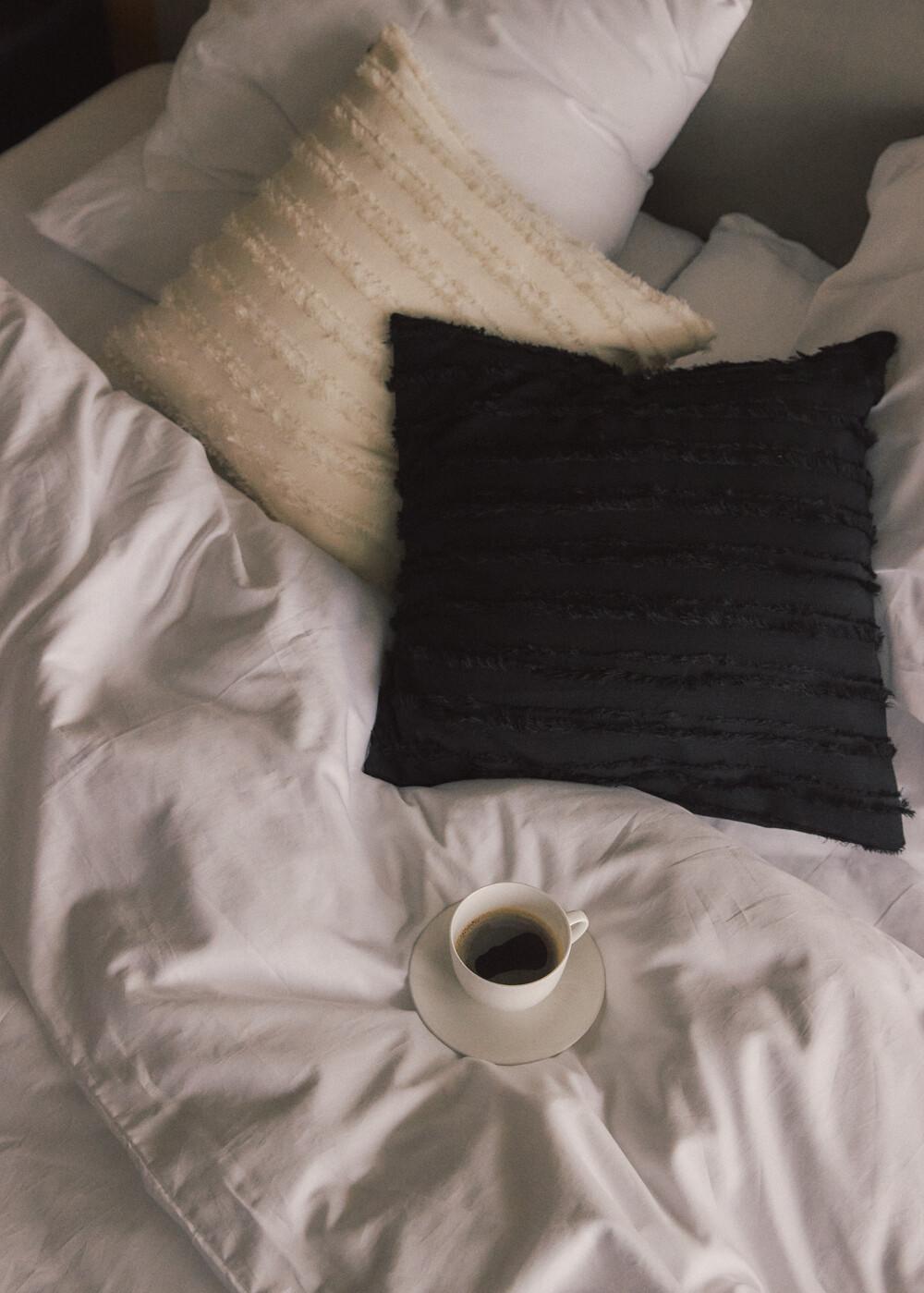 Black Tango Fringe 쿠션커버