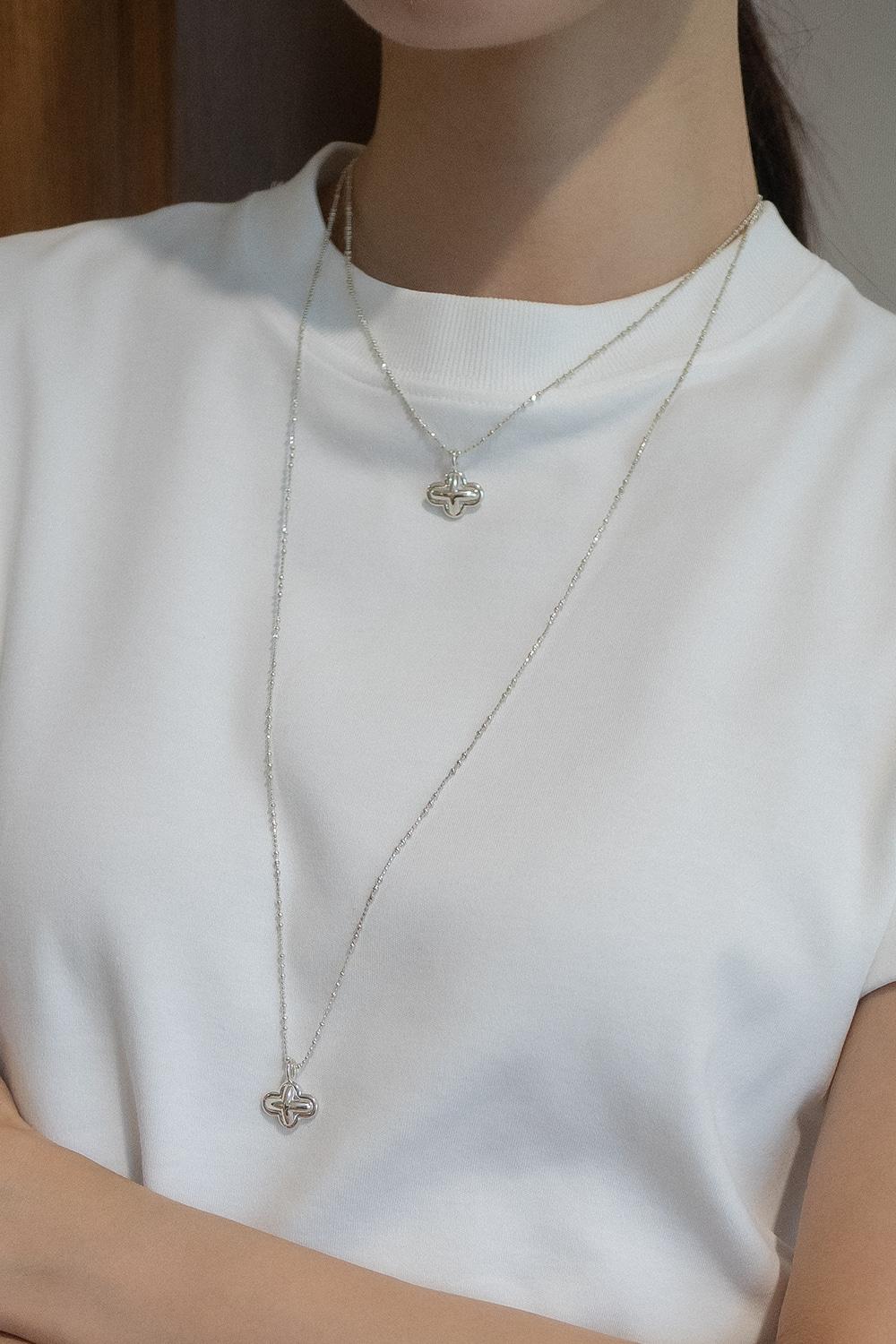 HUG BLOOM NECKLACE_SILVER