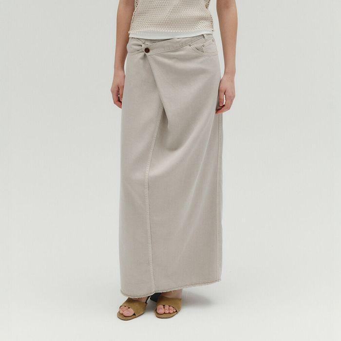 OBLIQUE WRAP DENIM MAXI SKIRT [BEIGE]
