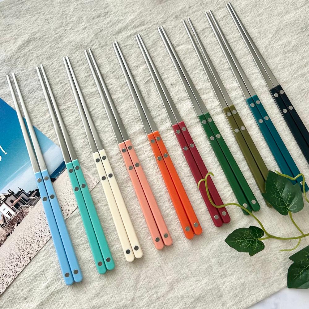 보겐 쌍띠에 시그니처 한식 젓가락 사브르 조합의 디자인