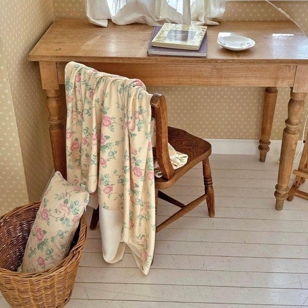 rosecream vine blanket