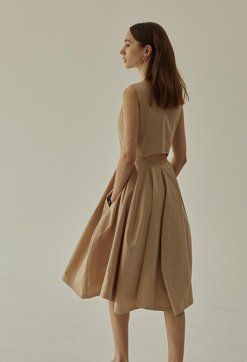 [MMP] CUT OUT BACK FLARE ONE-PIECE (SLEEVELESS)