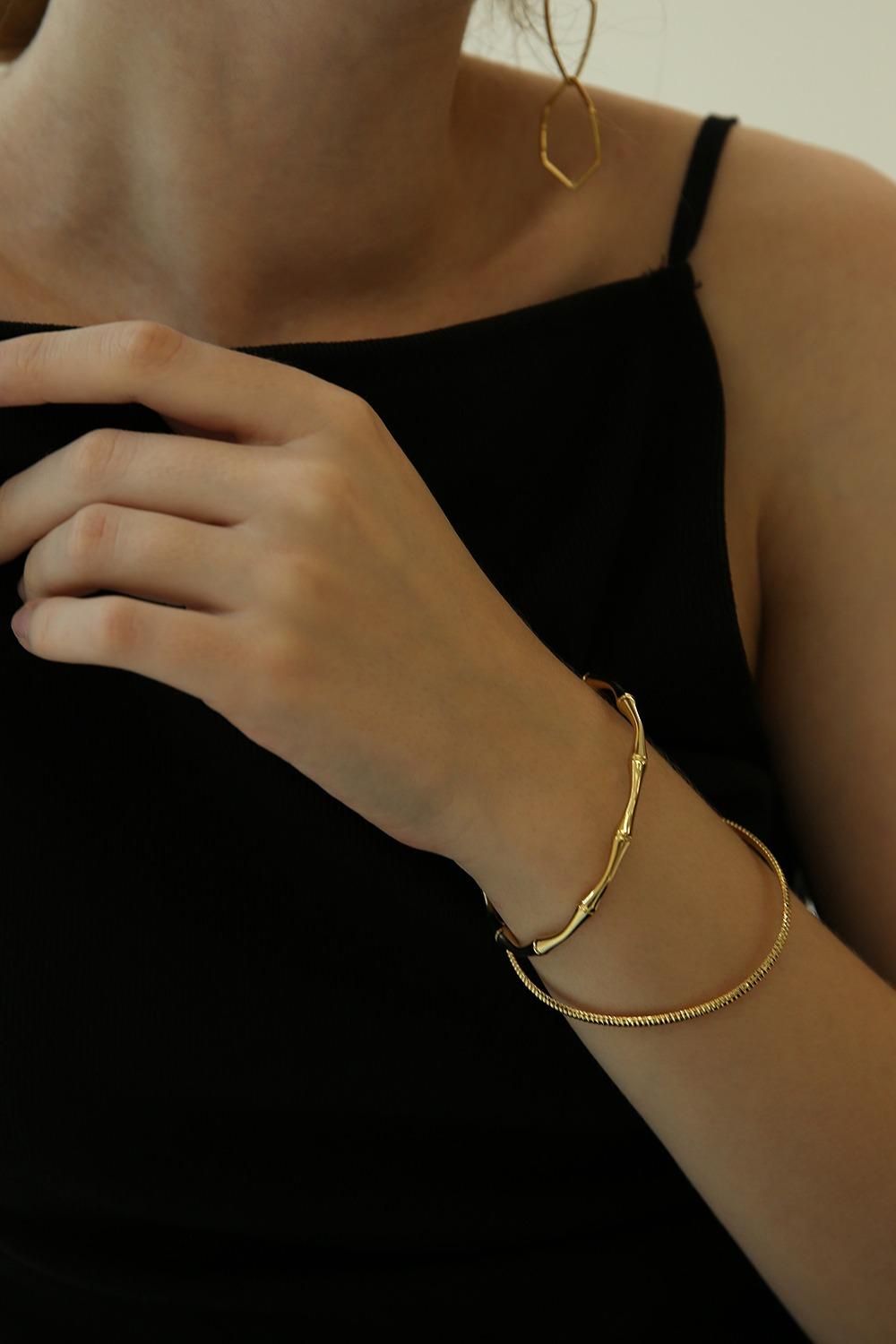 antique bangle B007
