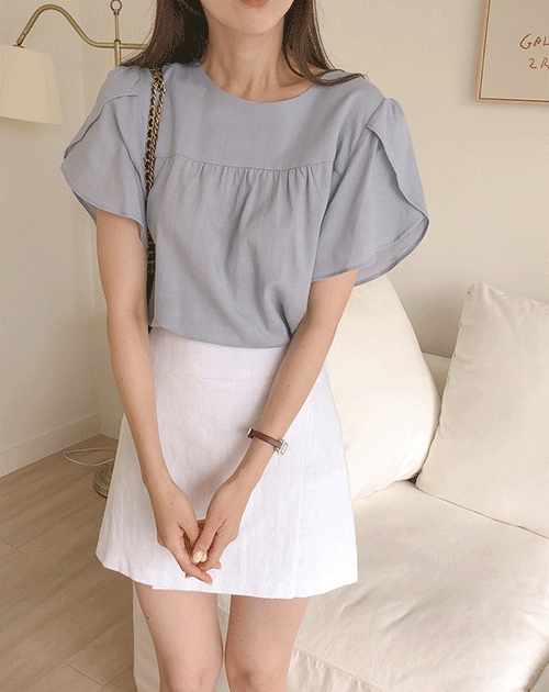 뉴트럴무드 러스크 튤립 반팔 블라우스