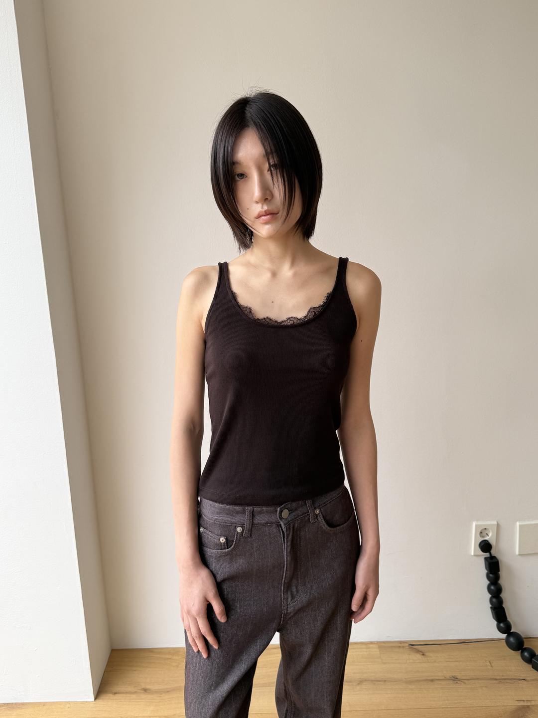 Lace trim sleeveless top (wine)