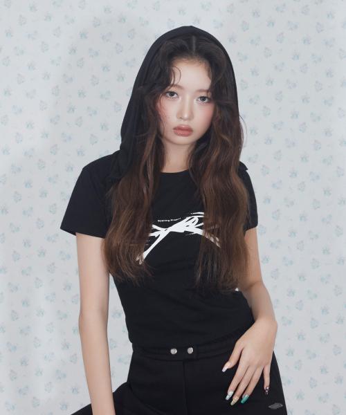 W Cropped Ribbon Half T Shirt - Black