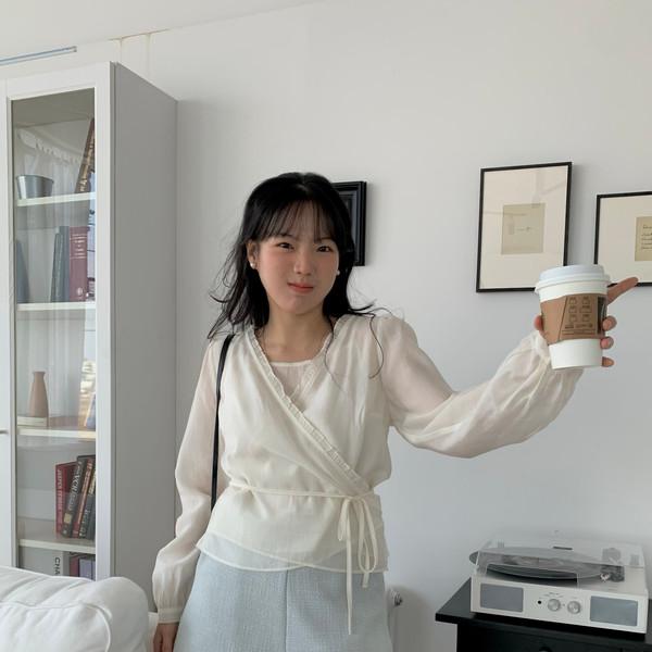 • [early spring] Dessert wrap blouse