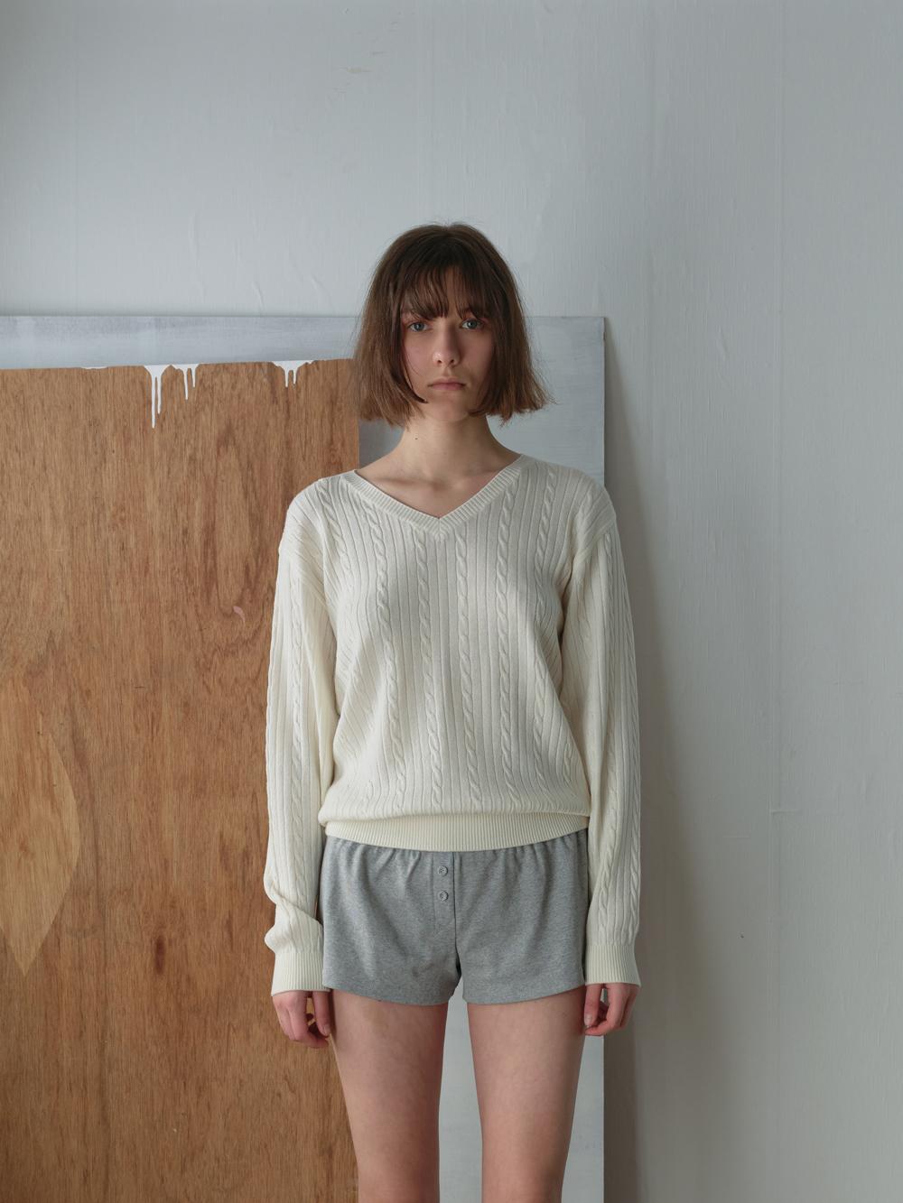 V-NECK CABLE PULLOVER - IVORY