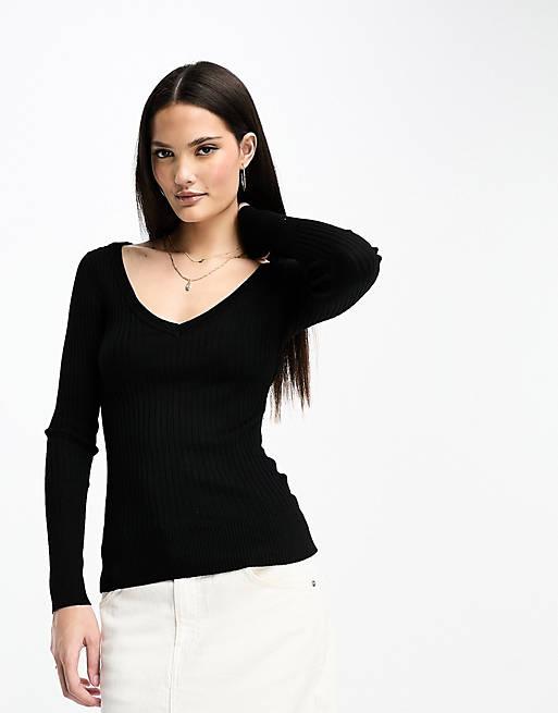 Stradivarius v neck knitted top in black