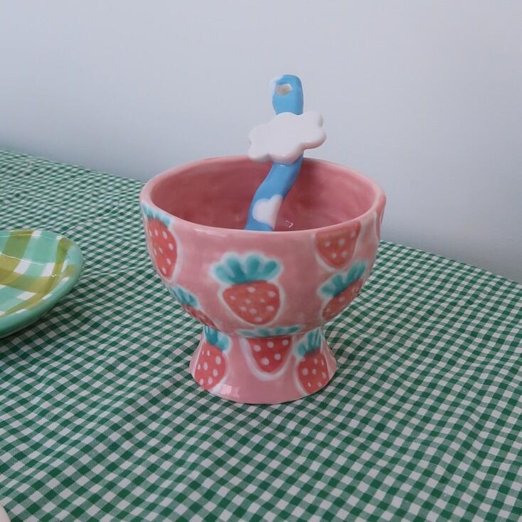 핑크 딸기 요거트 볼