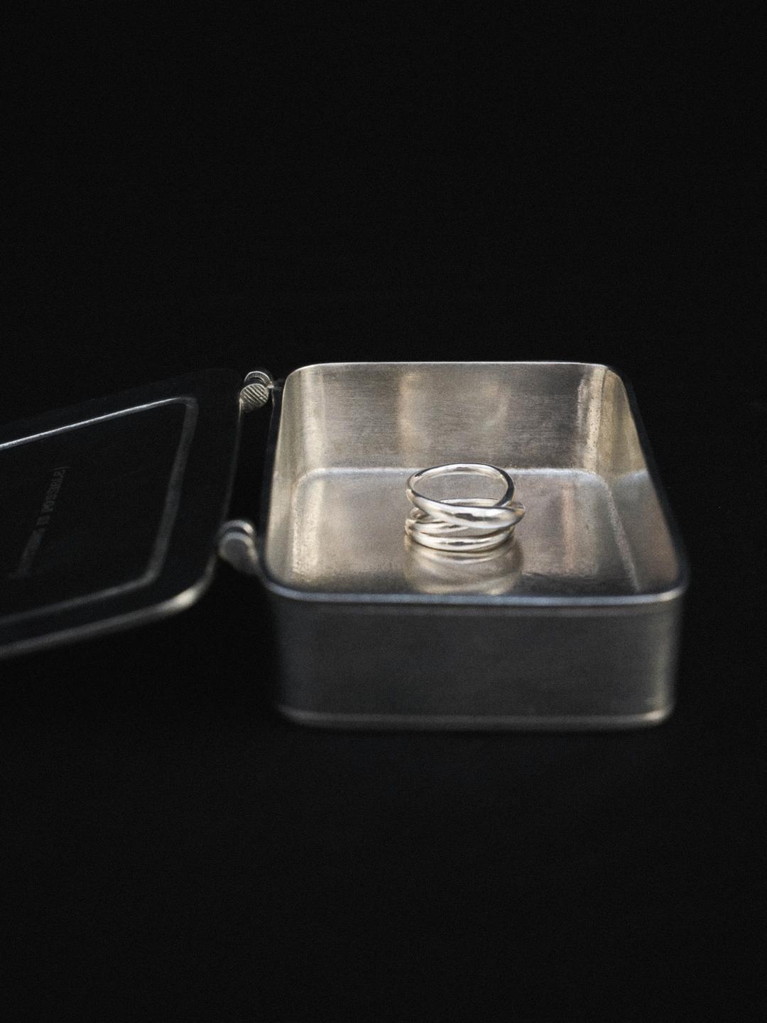 OBLIQUE RING