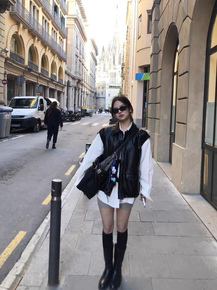 [더누베]매치 루즈핏 블랙 에코 레더 조끼