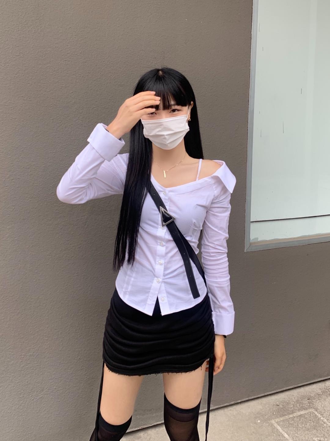 Off shoulder shirt