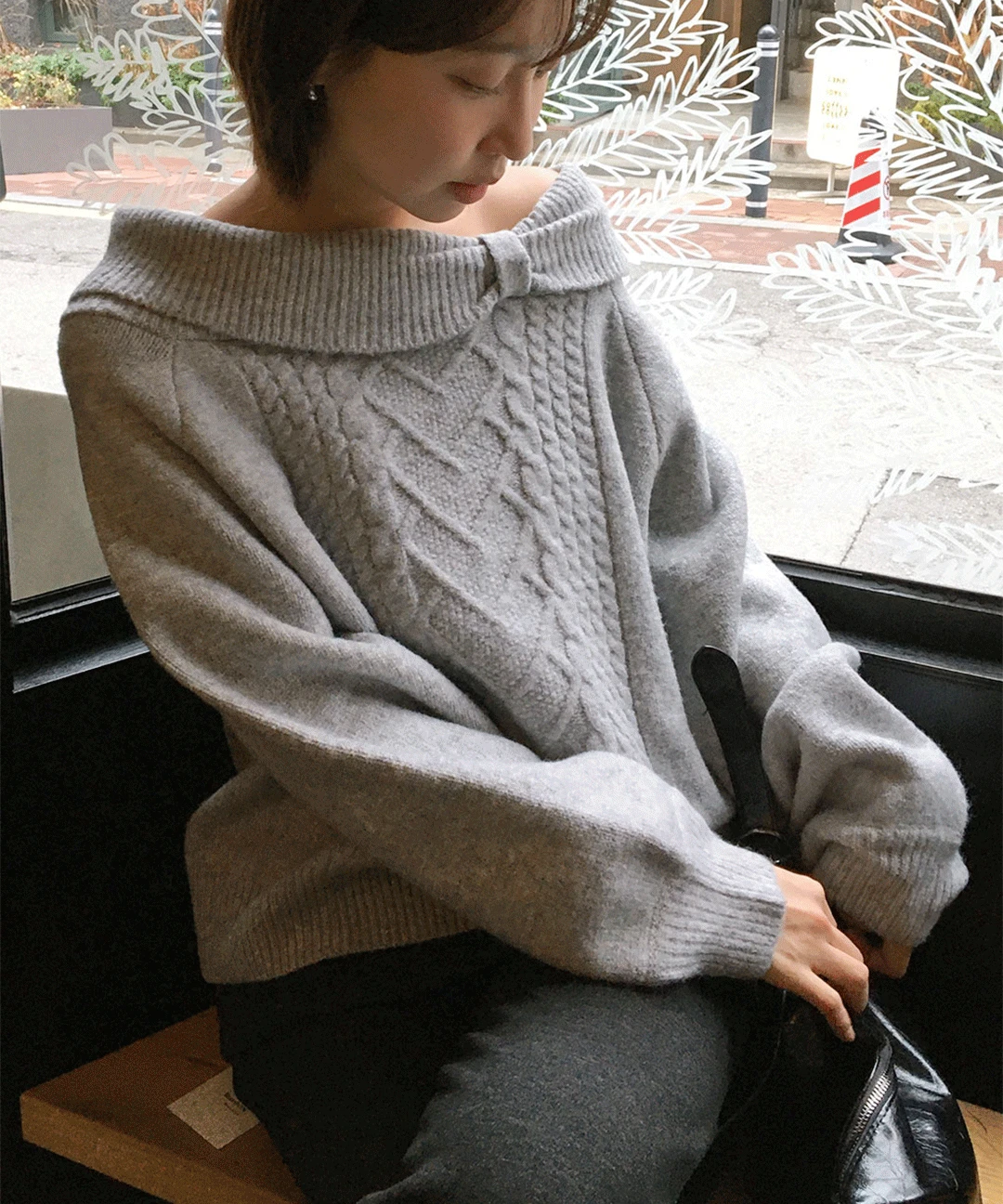 라비 오프숄더 울 니트