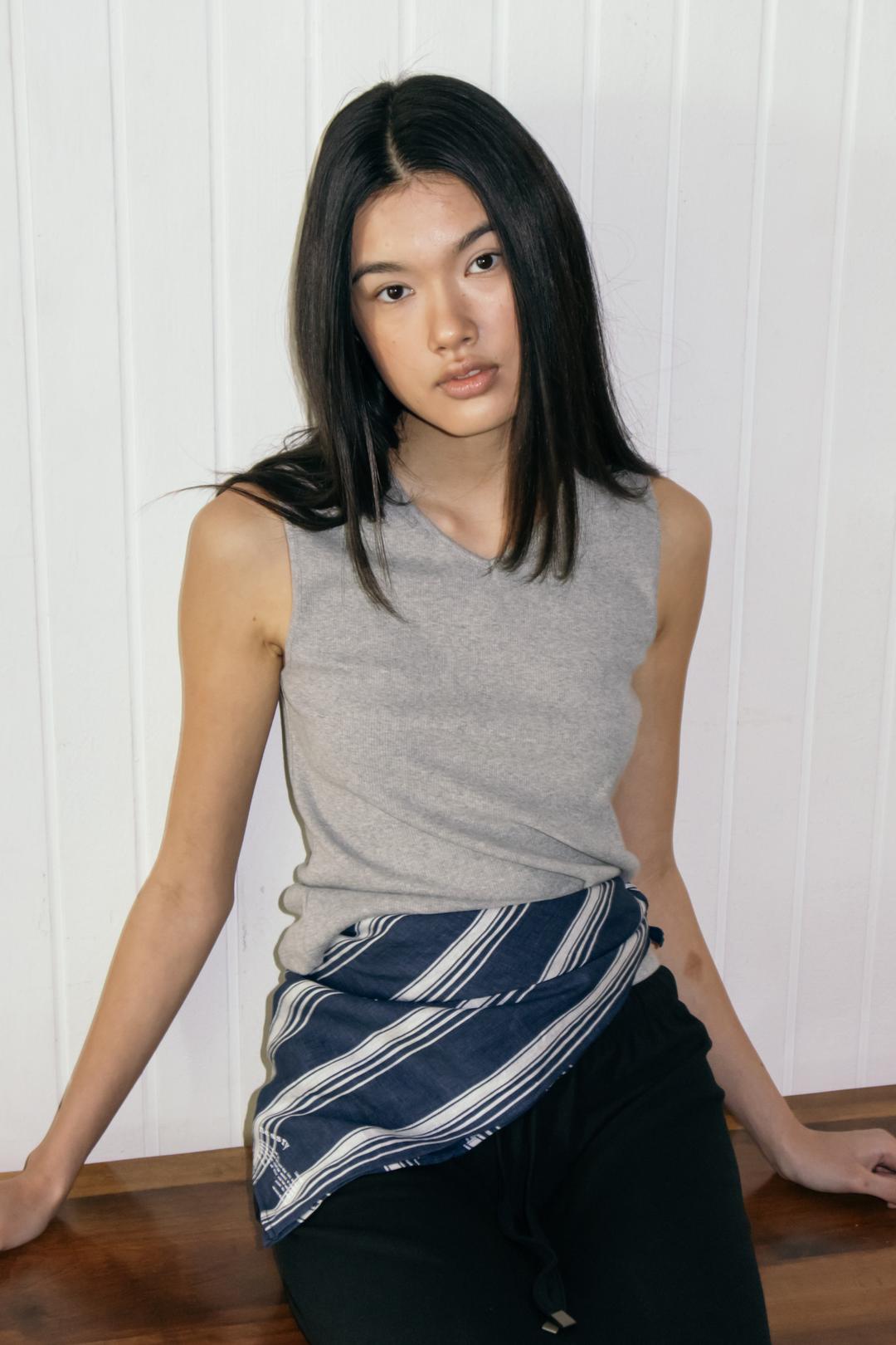 Essential V-Neck Sleeveless (Melange Grey)