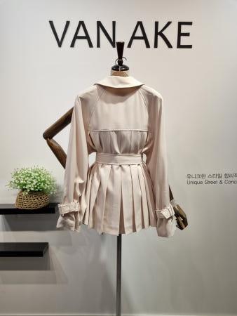 이런 상품 어때요? 백 플리츠 트렌치코트(VB13BBMD01A)