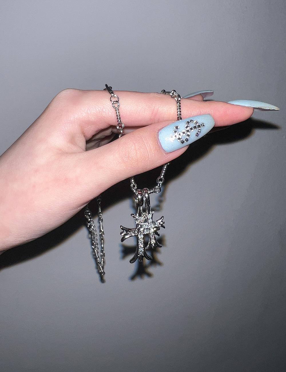위위미유 CROSS CRYSTAL NECKLACE / 크로스 크리스탈 네크리스
