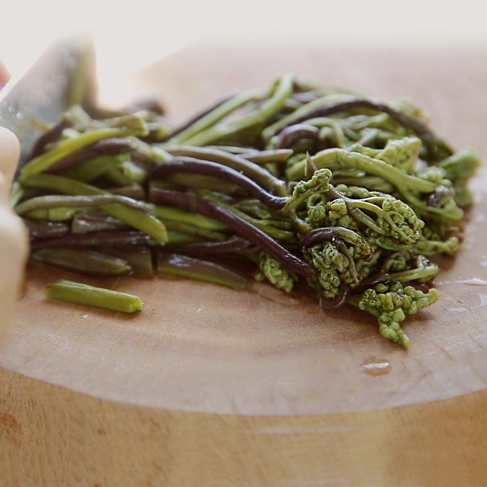 바로 먹을 수 있는 제주 고사리 한라산 자연산 생고사리 냉동 손질 180g 5팩