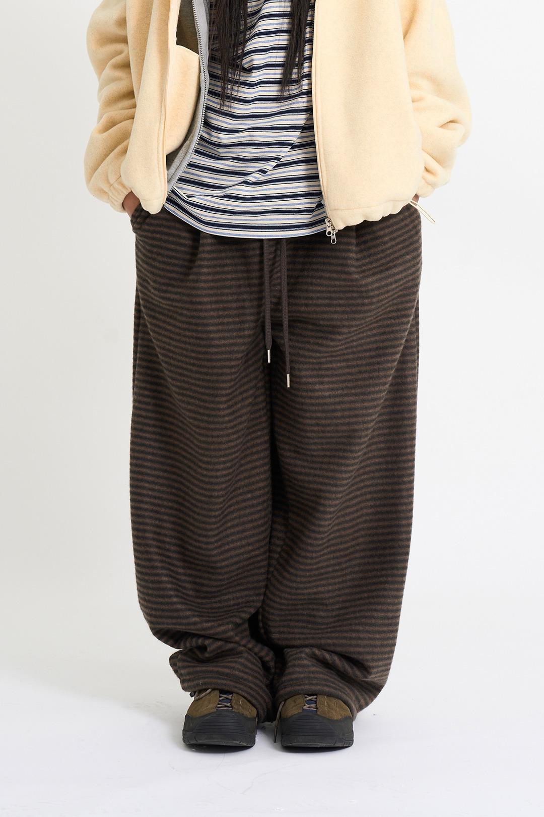 라떼 스트라이프 후리스 팬츠