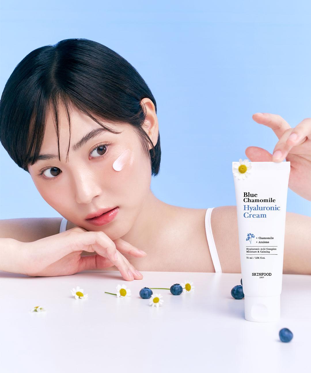 스킨푸드 화잘먹🌼블루 캐모마일 히알루로닉 크림 70ml💙증정(크림15ml+마스크팩2매)