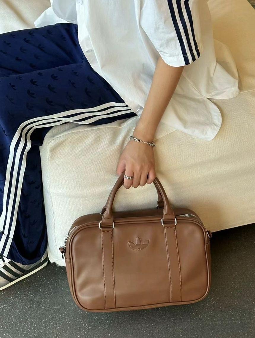아디다스 오리지널 로고 브라운 브라운백 가죽 토트백 KC0371