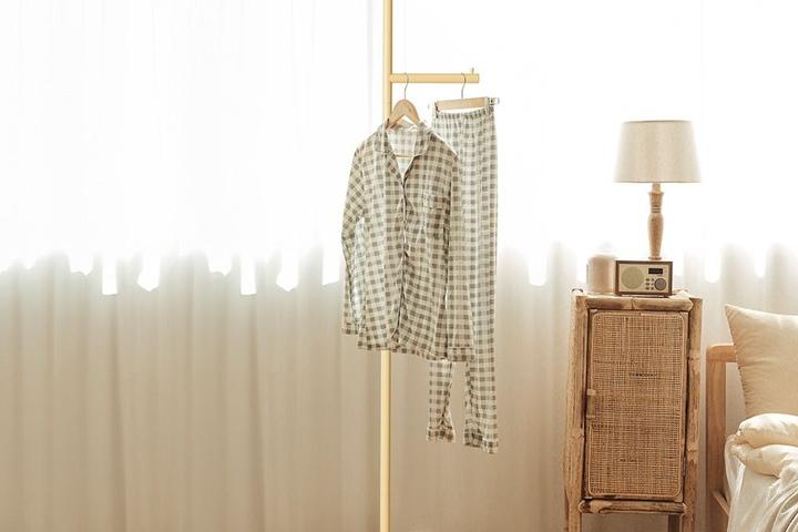 로엔 철제 원형 스탠드 옷걸이 행거 화이트/블랙/버터 컬러