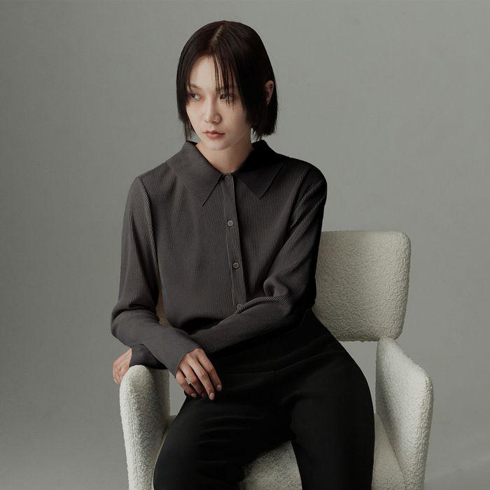 WIDE COLLAR PLEATED BLOUSE DY