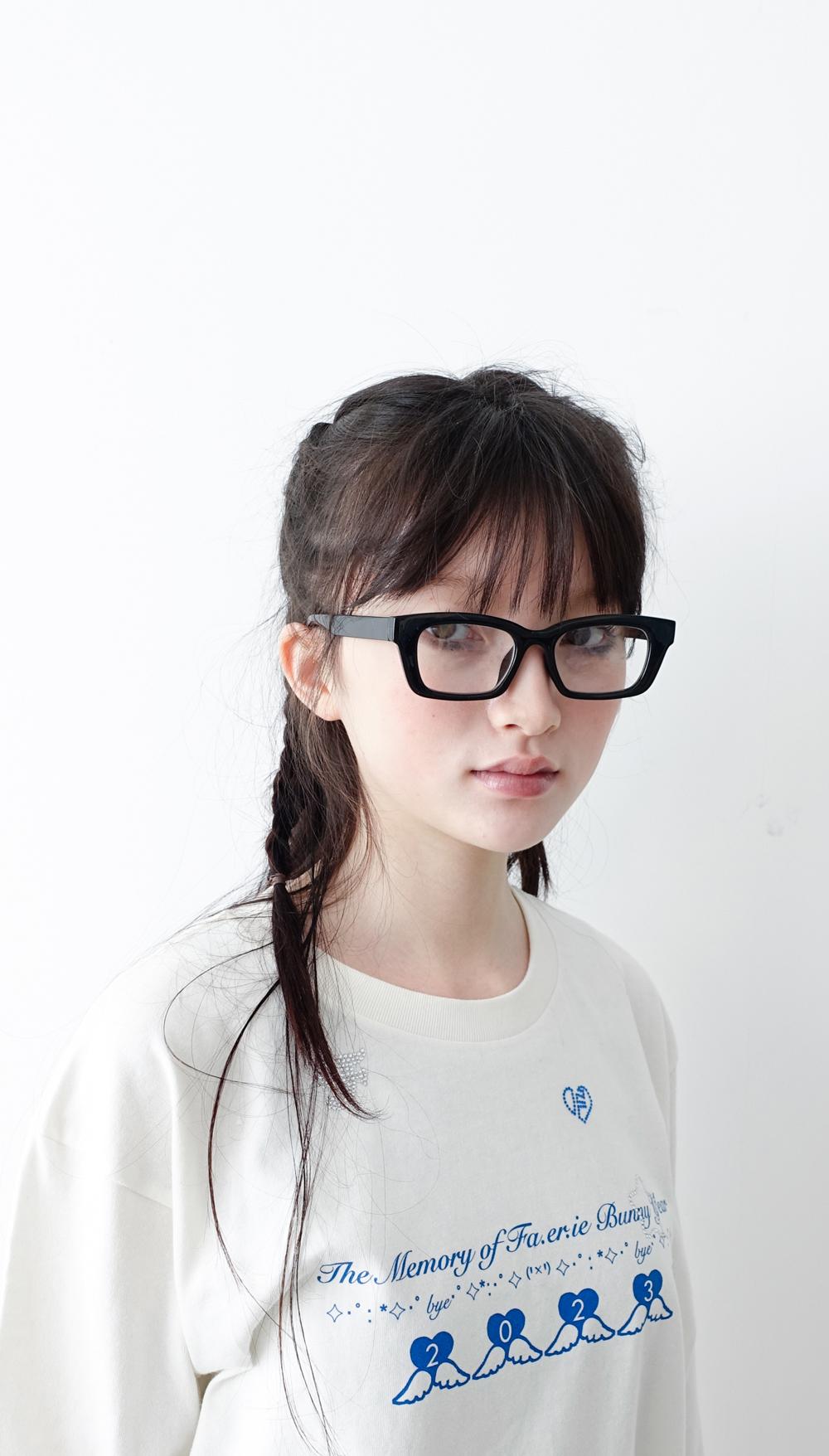 bold black square glasses
