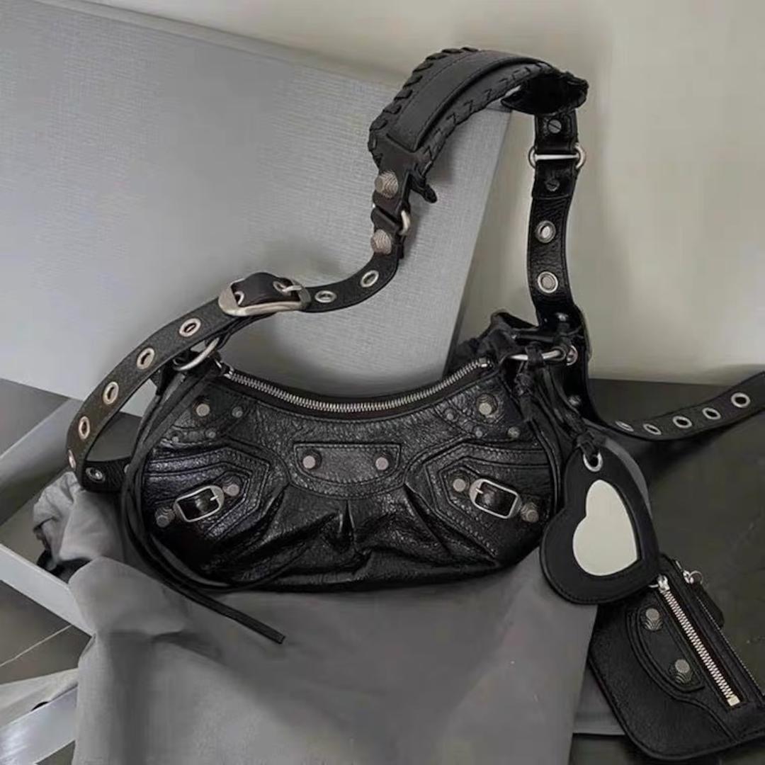 heartショルダーバッグ【4色】 | 80HOUSE -送料無料 - powered by BASE