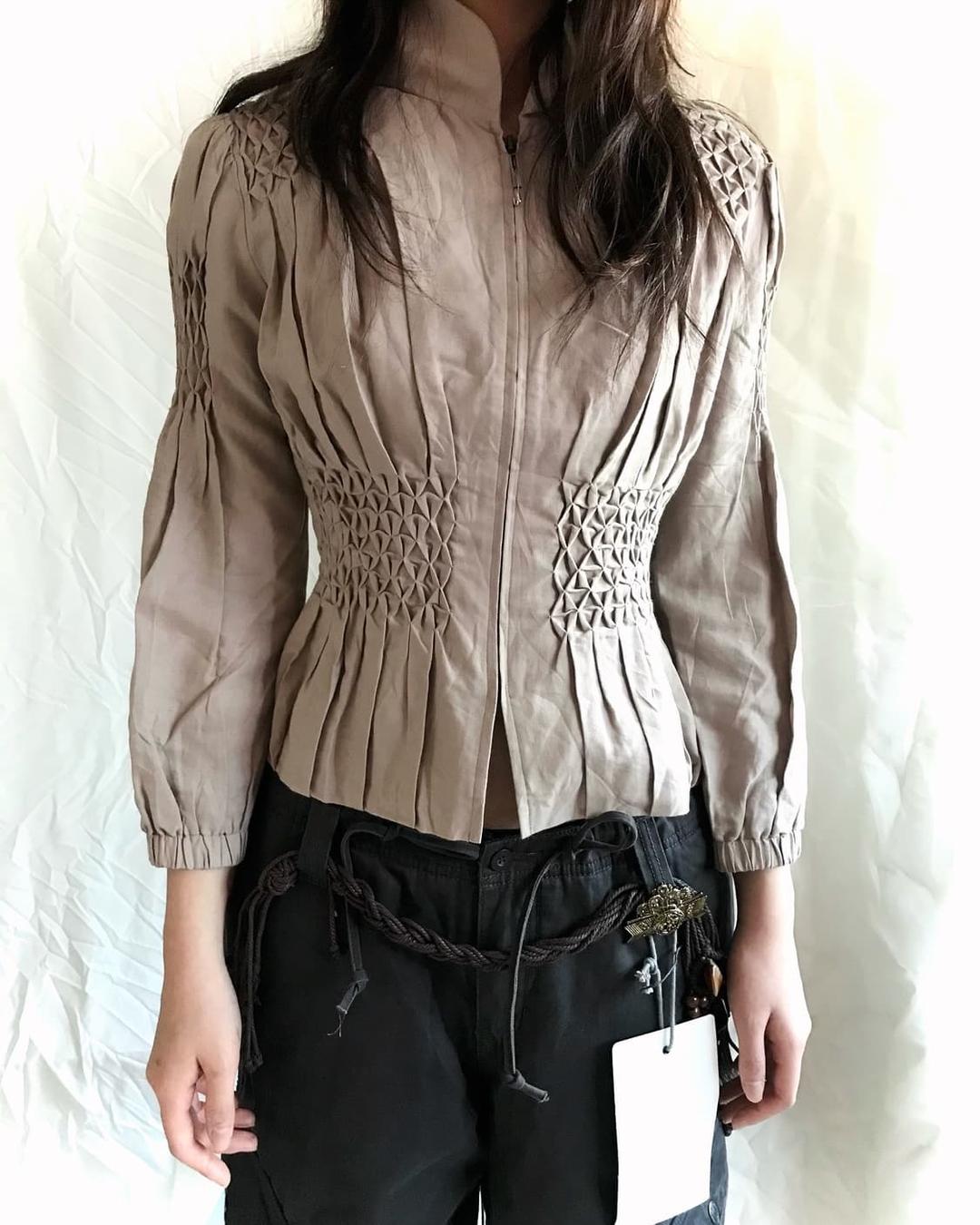 Diamond wrinkle Apricoat zip-up blouse | 후루츠패밀리