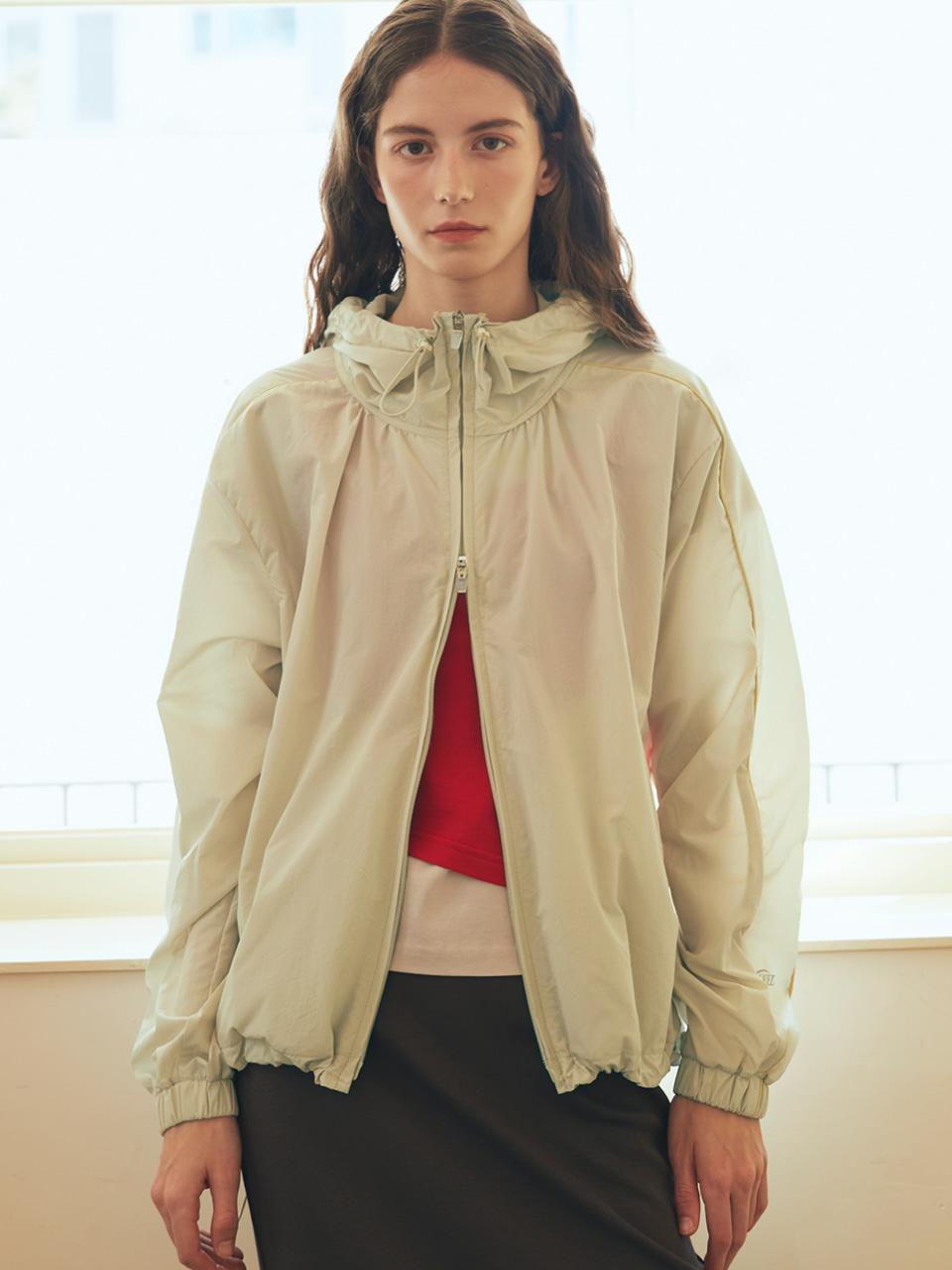 LIGHT HOODED WINDBREAKER_PALE GREEN