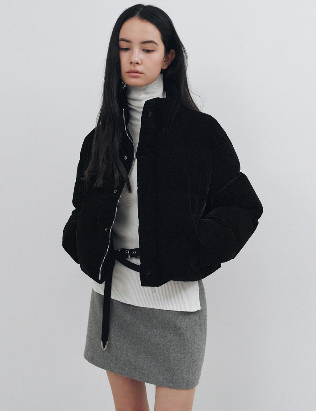 [11/7 예약배송] 덕 다운 벨벳 크롭 패딩 블랙 MDJP022BLACK