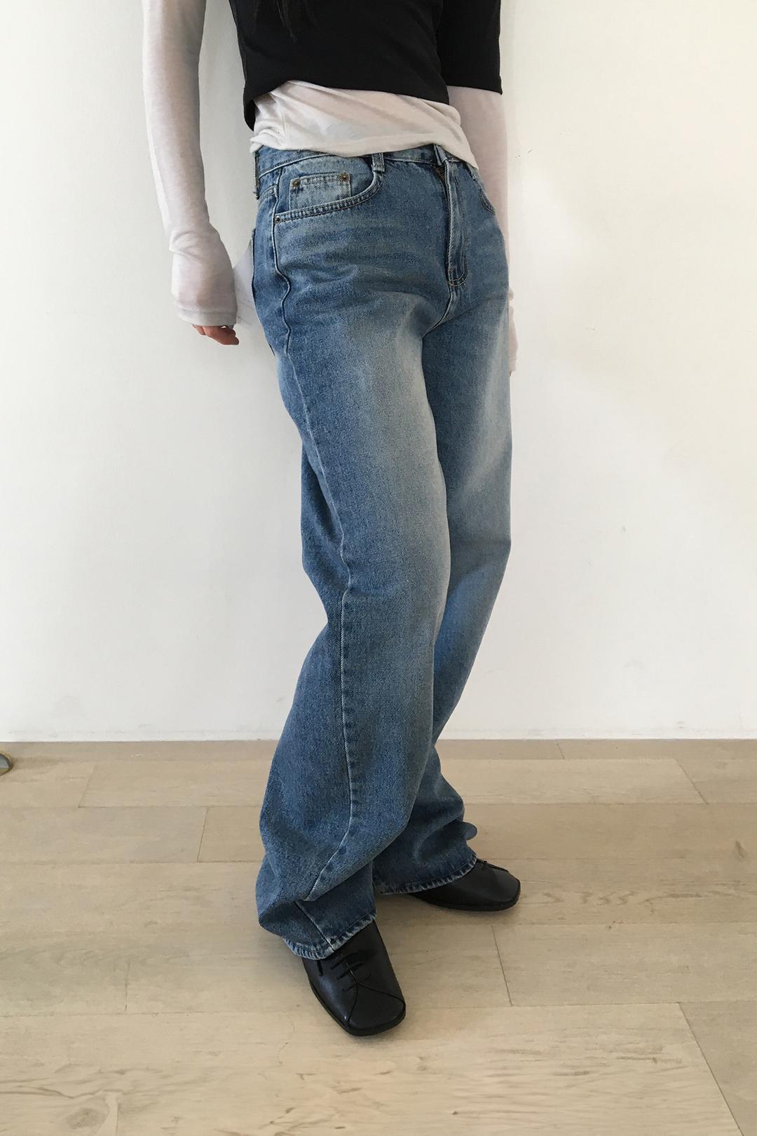 CLEAN BLUE DENIM