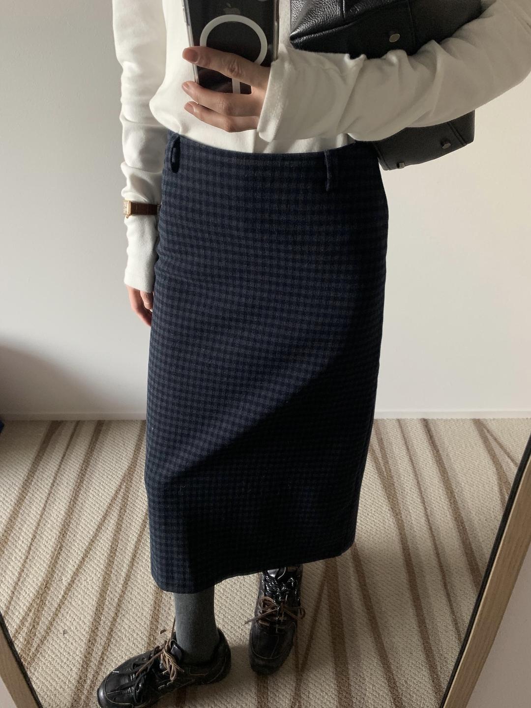 프릴리 DW. Loomy Cozy Check Skirt