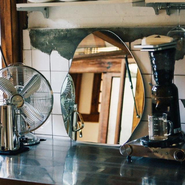 오이엔퍼니처 oen 소품 곡선 오브제 웨이브 조약돌 인테리어 거울 아티미러 002