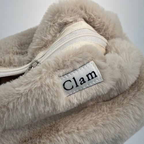 Clam round pouch _ Fur milk tea