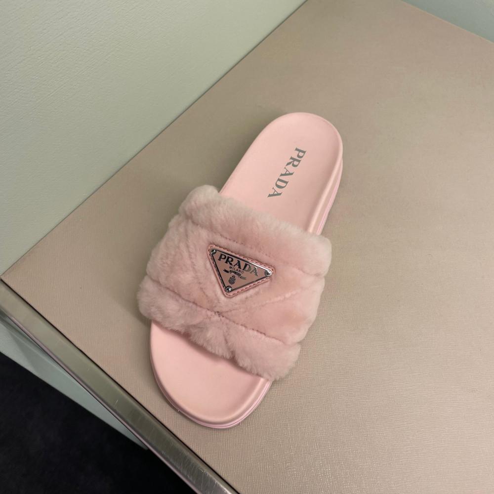 [세금포함]﻿ 프라다 여성 1XX532 트라이앵글 퍼 슬리퍼 라이트핑크