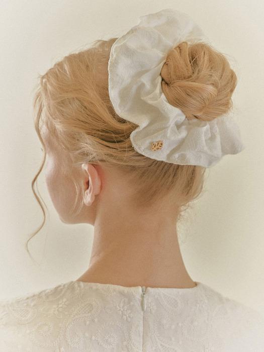 PAISLEY EMBROIDERY SCRUNCHIE_White