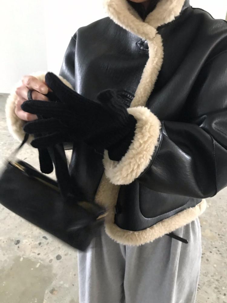 [뮤즈] WEARE 위아 24fw 리옹 리버시블 무스탕 (2color)